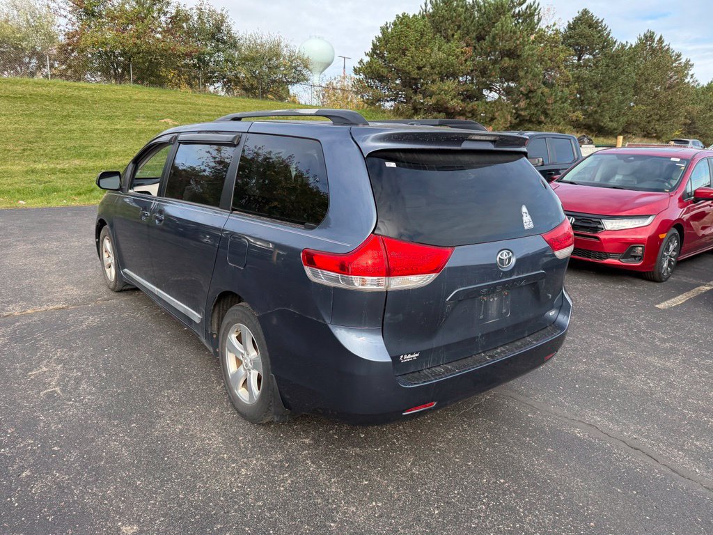 Used 2013 Toyota Sienna LE w/ Towing Pkg FWD image 2