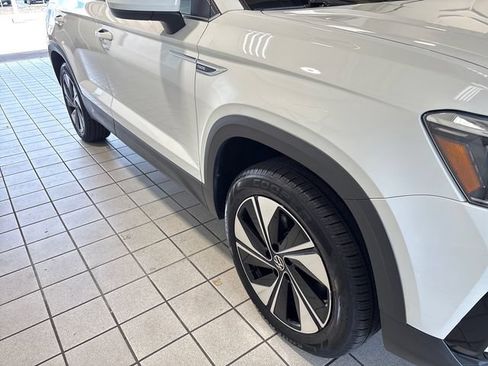 Used 2024 Volkswagen Taos SE AWD/4WD image 21