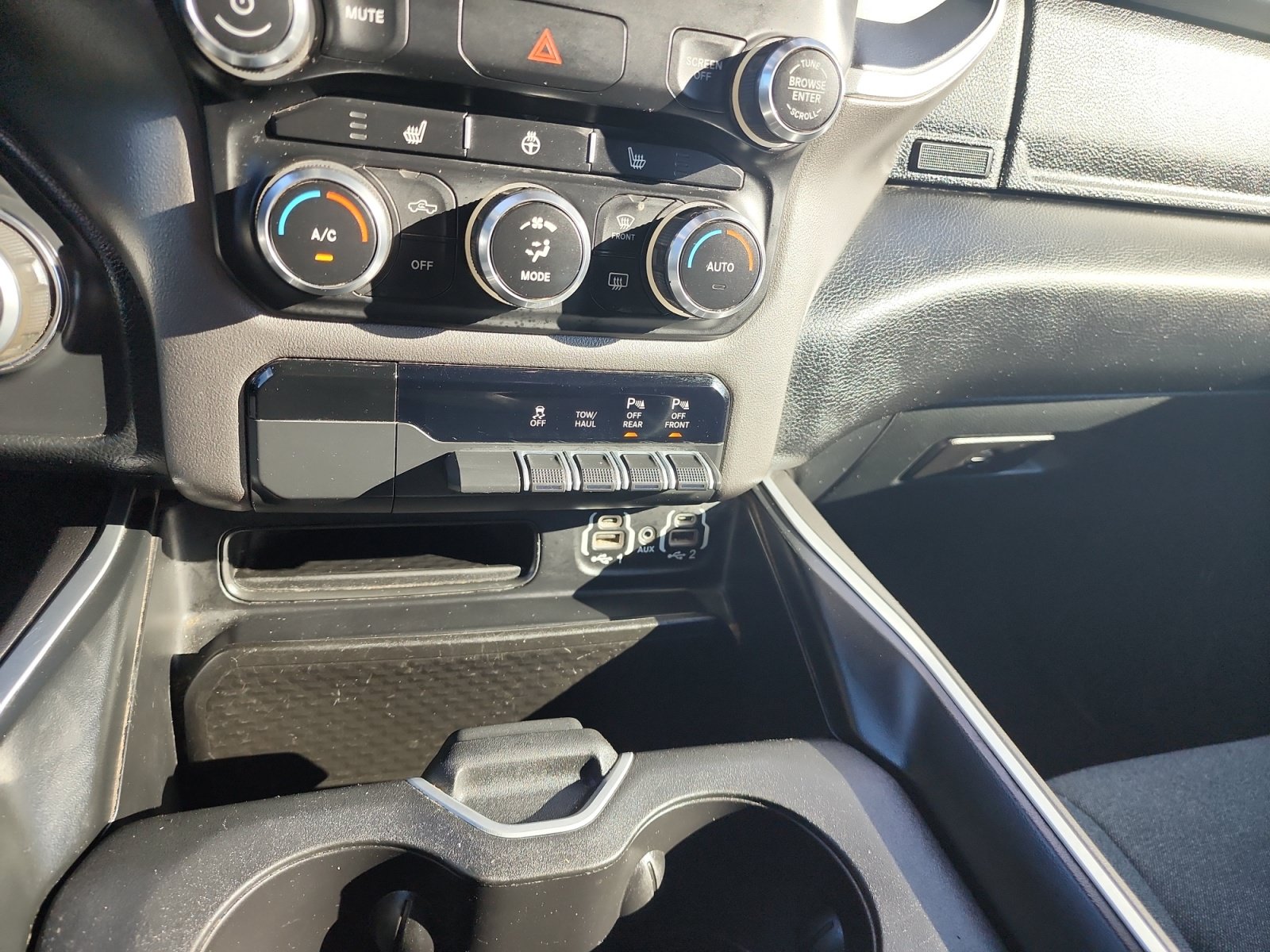 Used 2020 RAM 1500 Big Horn AWD/4WD image 24