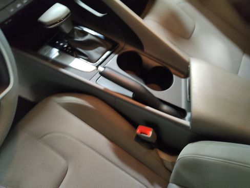 Used 2025 Hyundai Elantra SE FWD image 26