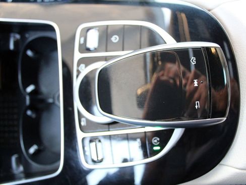 Used 2017 Mercedes-Benz E 300 image 22