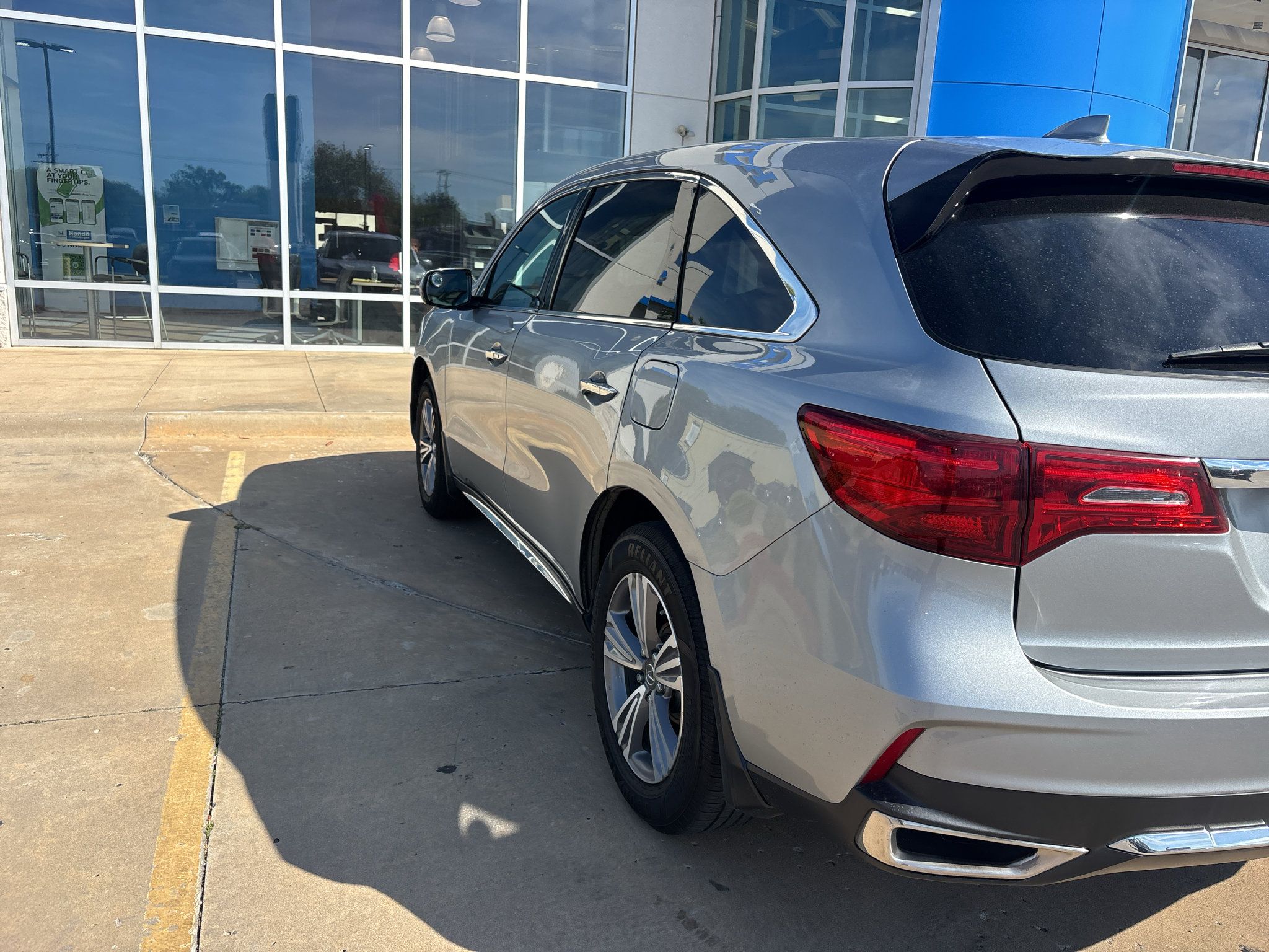 Used 2020 Acura MDX SH-AWD image 4