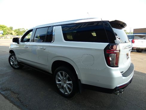 Certified 2024 Chevrolet Suburban High Country w/ Advanced Technology Package AWD/4WD image 11