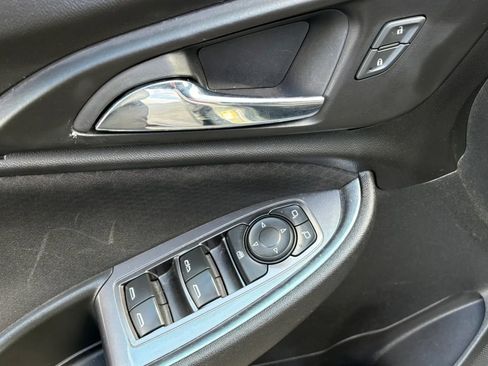 Used 2018 Chevrolet Malibu LT image 15