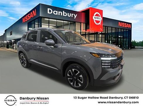 Certified 2025 Nissan Kicks SV w/ SV Premium Package AWD/4WD image 1