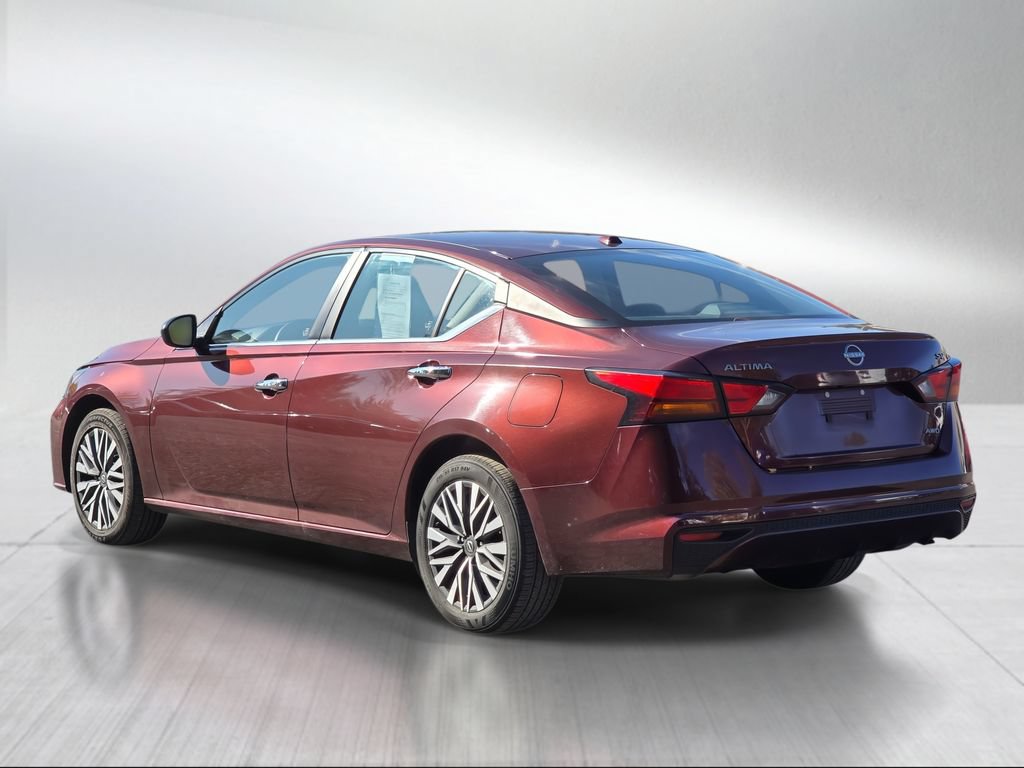 Used 2024 Nissan Altima 2.5 SV AWD/4WD image 3