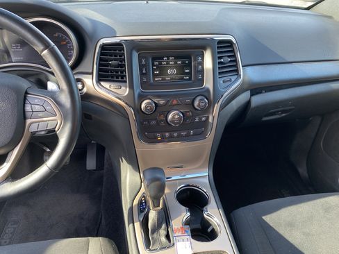 Used 2017 Jeep Grand Cherokee Laredo image 11