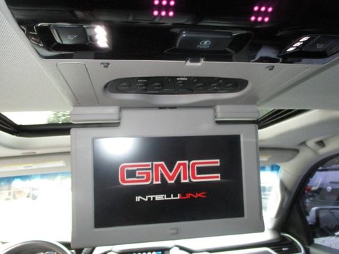 Used 2019 GMC Yukon SLT w/ Premium Edition AWD/4WD image 9