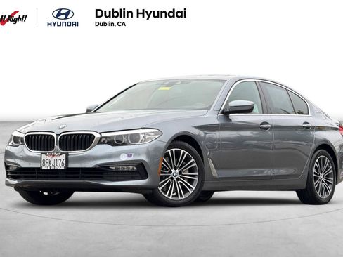 Used 2018 BMW 530e w/ Premium Package 2 image 1