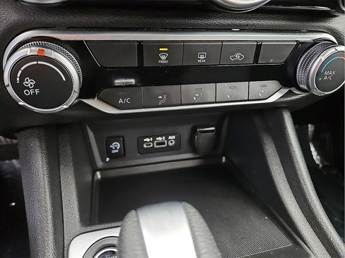 Used 2024 Nissan Sentra SV image 23