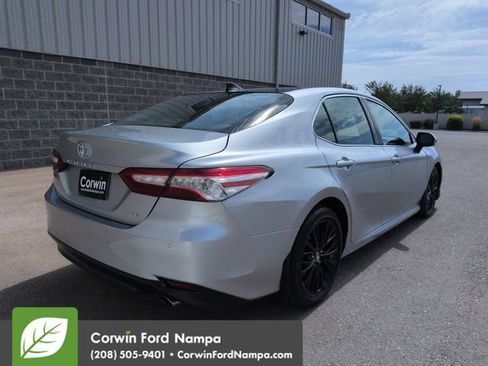 Used 2018 Toyota Camry XLE FWD image 3