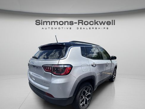 Used 2025 Jeep Compass Limited AWD/4WD image 4