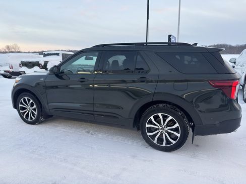 Used 2022 Ford Explorer ST-Line w/ Class IV Trailer Tow Package image 8