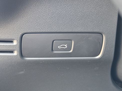 Certified 2023 Volvo XC40 B4 Plus w/ Protection Package Premier FWD image 21