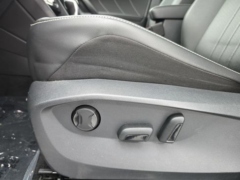 Used 2024 Volkswagen Tiguan SE R-Line image 29