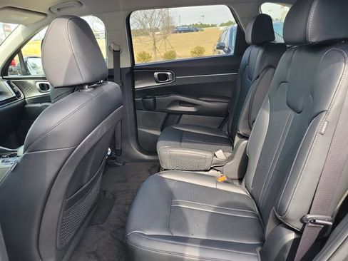 Used 2025 Kia Sorento EX image 12