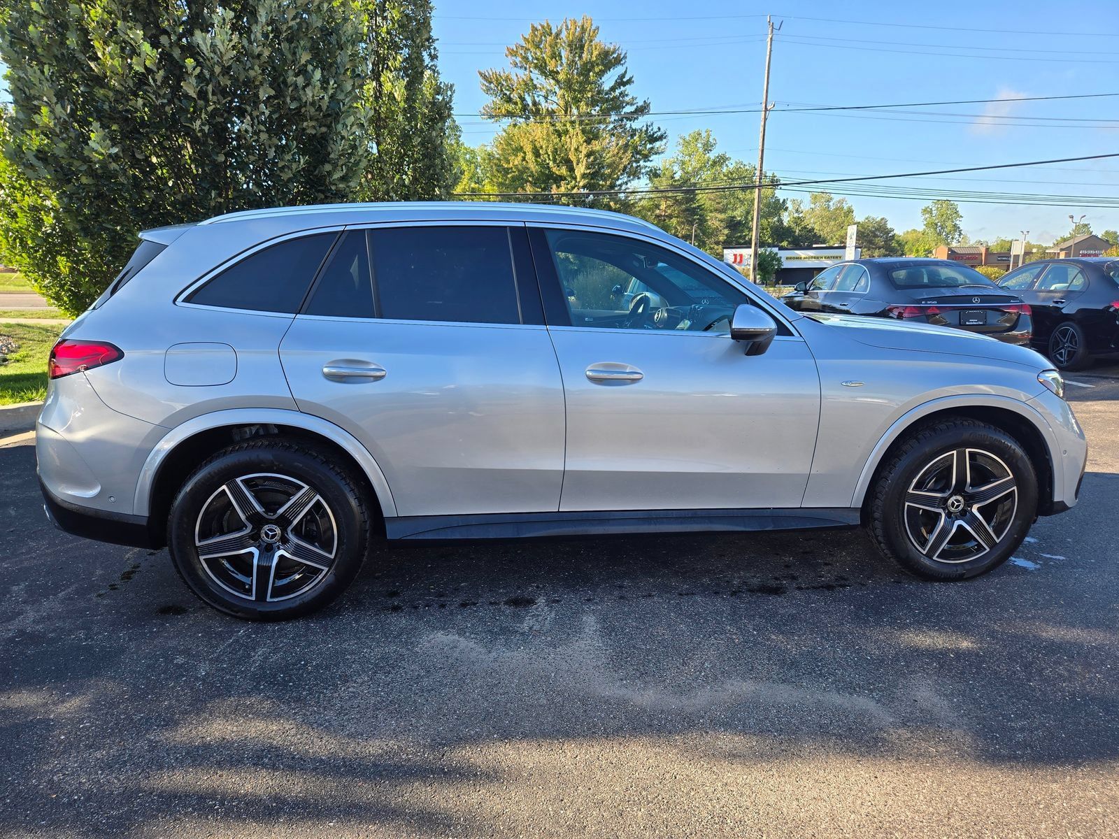 Used 2025 Mercedes-Benz GLC 350e 4MATIC image 6