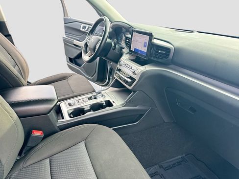 Used 2023 Ford Explorer XLT AWD/4WD image 38