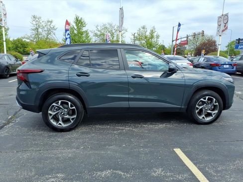 Used 2025 Chevrolet Trax LT FWD image 8