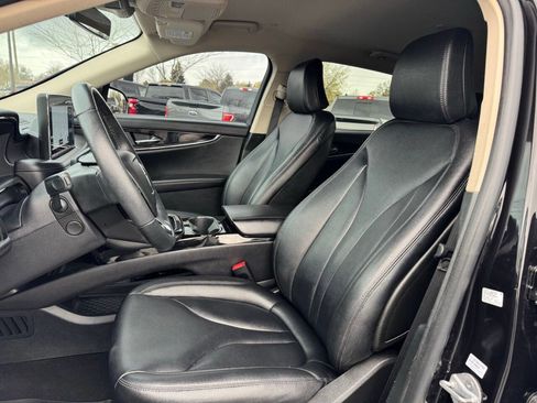 Used 2023 Lincoln Nautilus AWD w/ Premium Package image 15