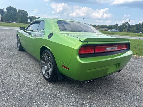 Used 2011 Dodge Challenger R/T RWD image 10