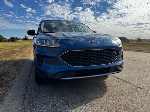 Used 2022 Ford Escape SE w/ Cold Weather Package image 3