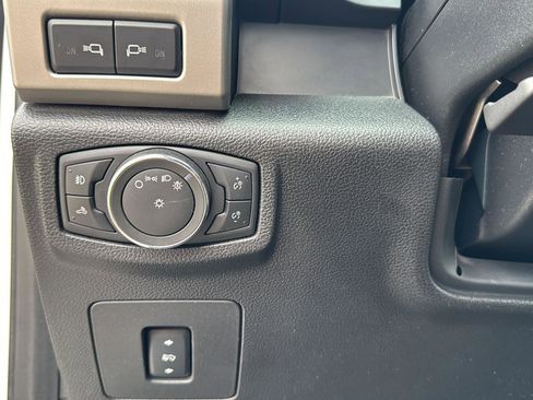 Used 2016 Ford F150 Lariat image 13