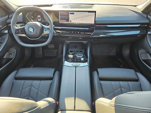 Certified 2025 BMW 530i xDrive 530i xDrive w/ Premium Package image 9