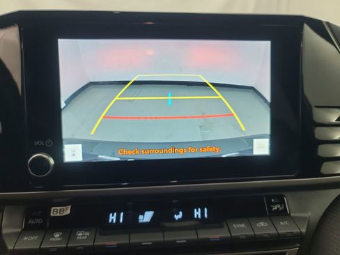 Used 2025 Toyota Camry SE image 33