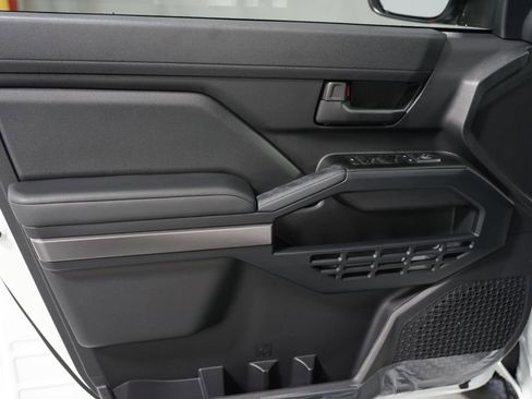 New 2026 Toyota 4Runner SR5 AWD/4WD image 32