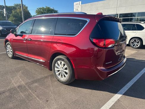 Used 2018 Chrysler Pacifica Touring-L Plus FWD image 7
