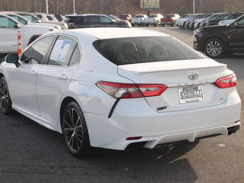 Used 2018 Toyota Camry L image 5