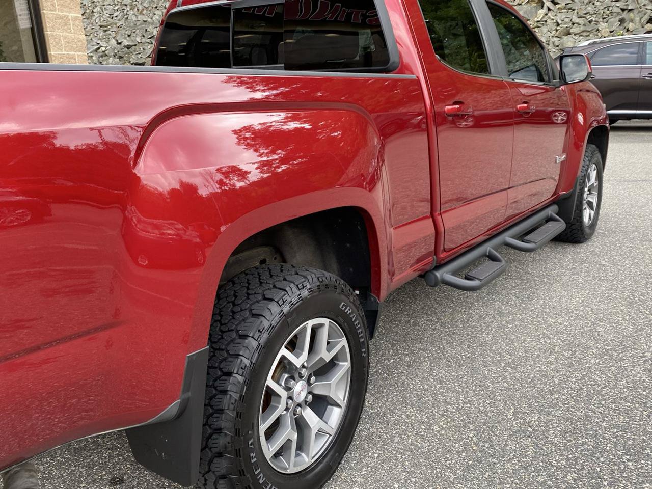 Used 2017 GMC Canyon SLE w/ All Terrain X Package AWD/4WD image 32