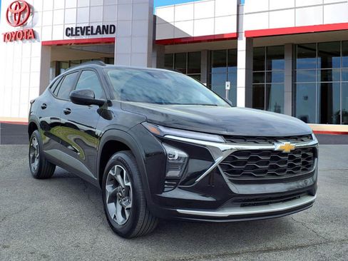 Used 2024 Chevrolet Trax LT image 1