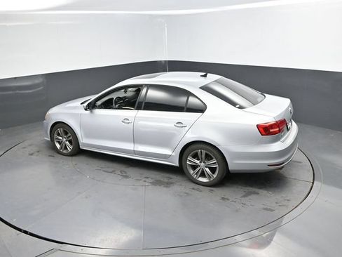 Used 2015 Volkswagen Jetta TDI SE FWD image 36