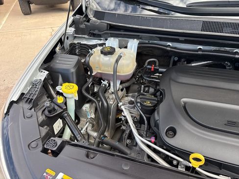 Used 2024 Chrysler Pacifica Touring-L FWD image 48