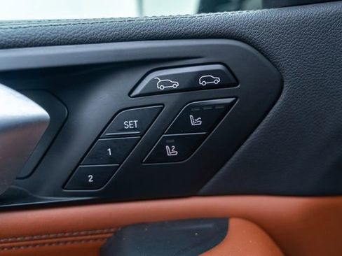 Used 2023 BMW X6 xDrive40i w/ Executive Package image 25