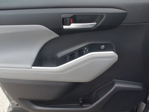 Certified 2026 Toyota Highlander XLE AWD/4WD image 32