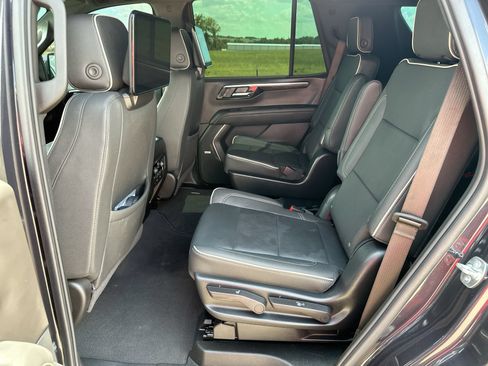 Used 2025 Chevrolet Tahoe Premier AWD/4WD image 23