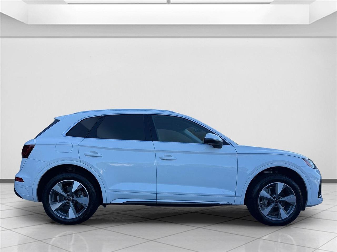 Used 2023 Audi Q5 2.0T Premium w/ Convenience Package AWD/4WD image 6