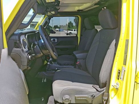 Used 2024 Jeep Wrangler Unlimited Sahara AWD/4WD image 13