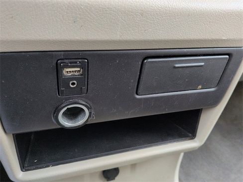 Used 2015 Toyota Sienna LE image 24