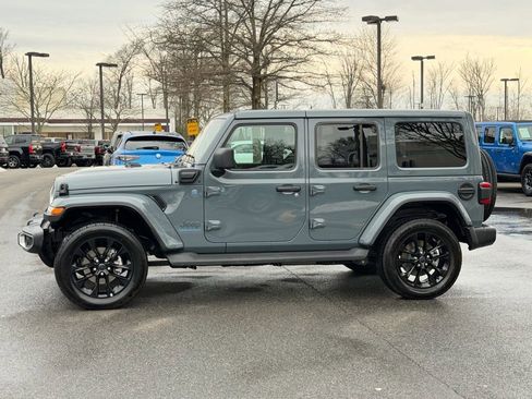 Used 2025 Jeep Wrangler Unlimited Sahara image 11