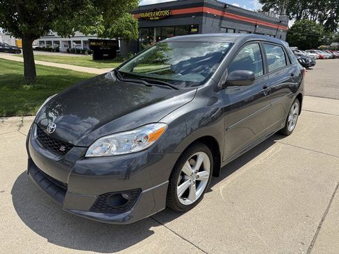 Used 2009 Toyota Matrix S FWD image 1