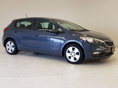 Used 2016 Kia Forte LX image 1