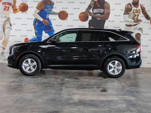 Used 2024 Kia Sorento LX image 16