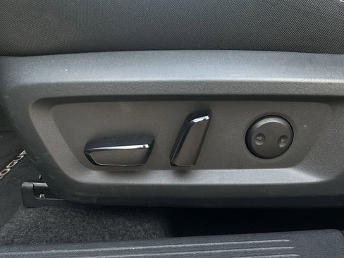 Used 2025 Nissan Rogue SV FWD image 13