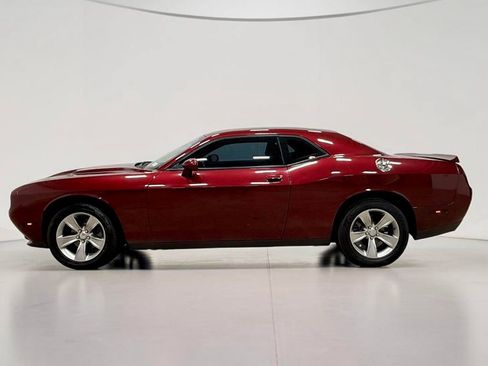 Used 2019 Dodge Challenger SXT RWD image 16