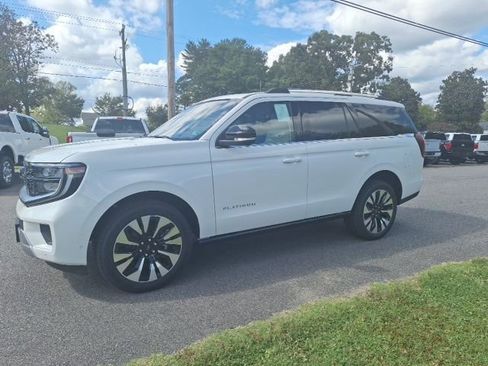 New 2025 Ford Expedition Platinum w/ Driver's Package image 6