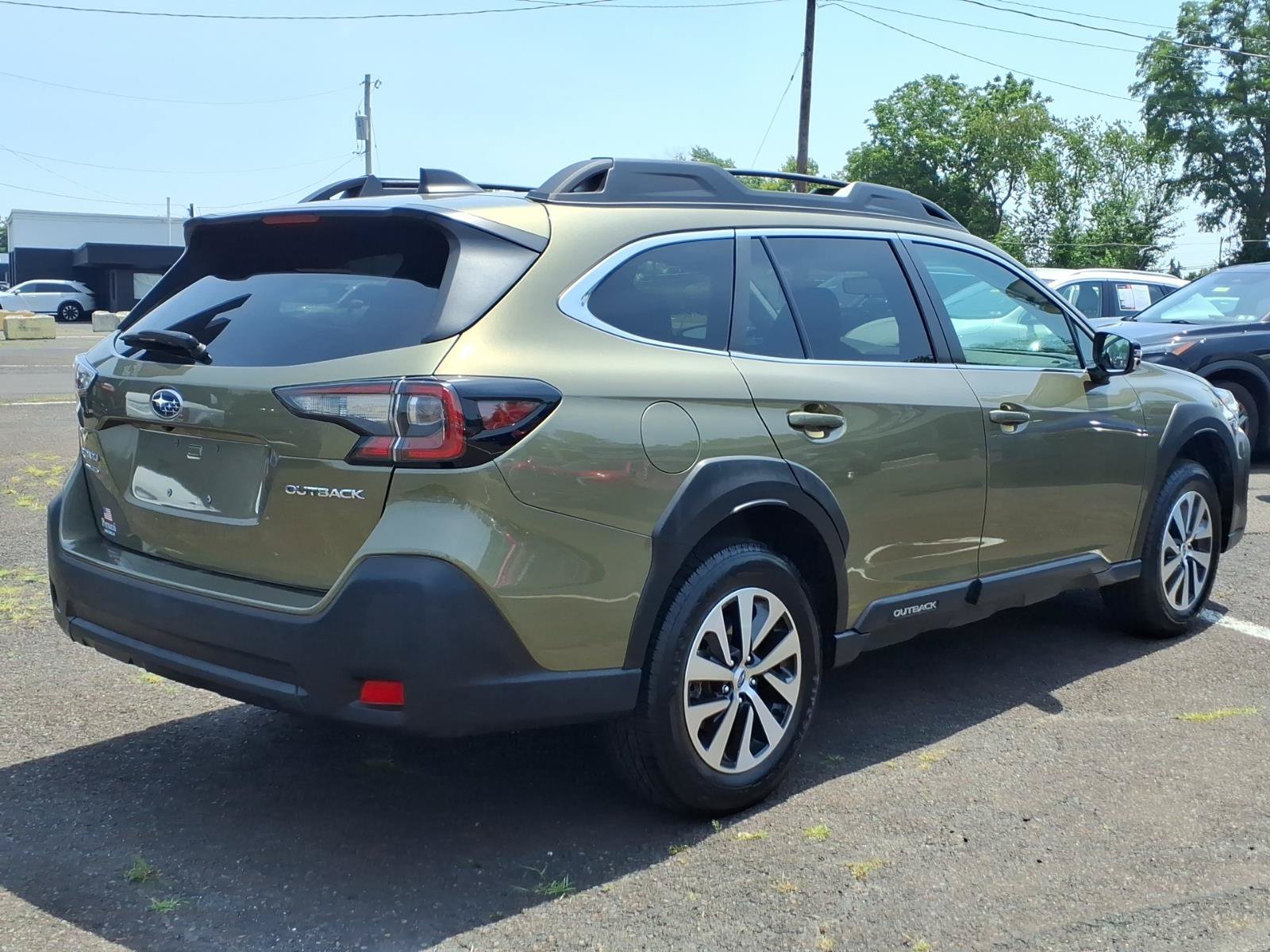 Used 2023 Subaru Outback Premium AWD/4WD image 3